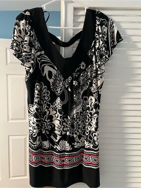 Dress Barn Black and White Floral Print Flutter Sleeve Top